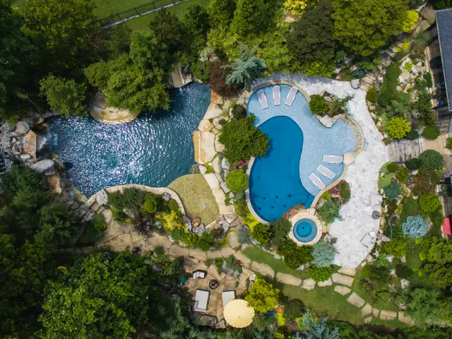 Free-form gunite pool built by Waterscapes Backyard Resorts in Middle Tennessee