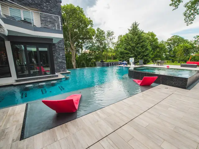 Infinity-edge pool built by Waterscapes Backyard Resorts in Middle Tennessee