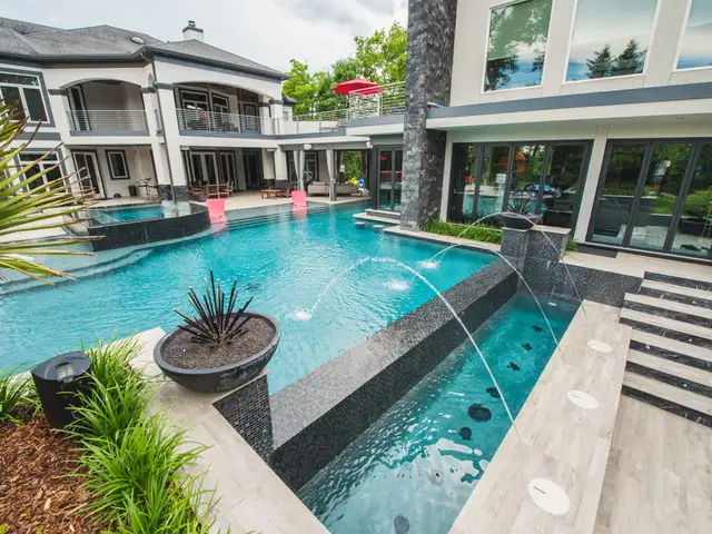 Infinity-edge pool built by Waterscapes Backyard Resorts in Middle Tennessee