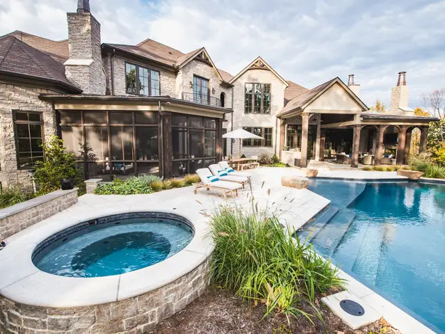 Custom spa built by Waterscapes Backyard Resorts in Middle Tennessee