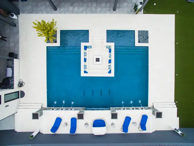Traditional gunite pool built by Waterscapes Backyard Resorts in Middle Tennessee