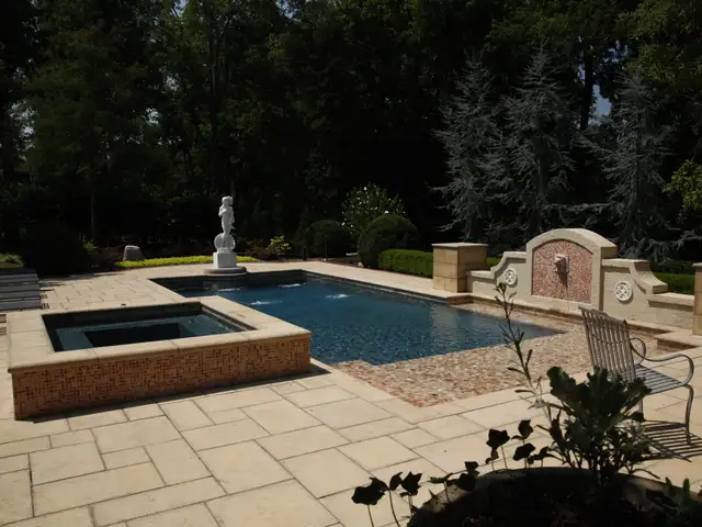 Traditional gunite pool built by Waterscapes Backyard Resorts in Middle Tennessee