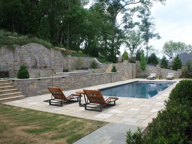 Traditional gunite pool built by Waterscapes Backyard Resorts in Middle Tennessee