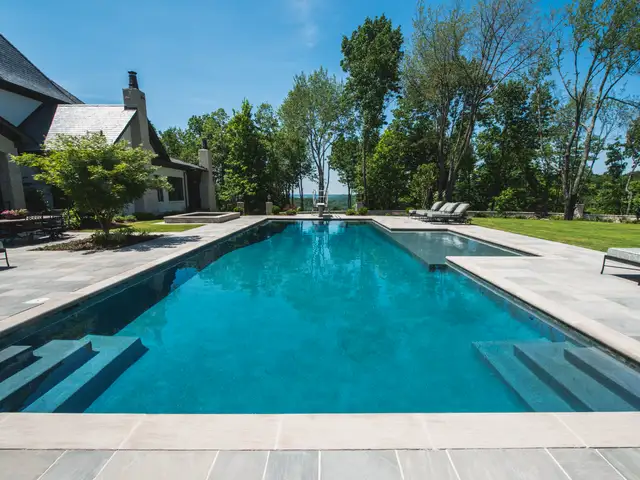 Traditional gunite pool built by Waterscapes Backyard Resorts in Middle Tennessee