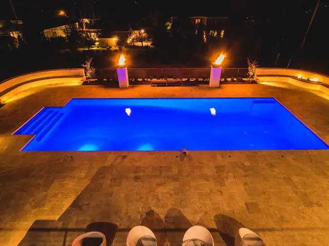 Traditional gunite pool built by Waterscapes Backyard Resorts in Middle Tennessee
