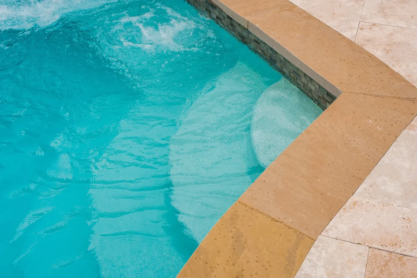 Pool and spa corner with travertine coping detail at Francis Residence