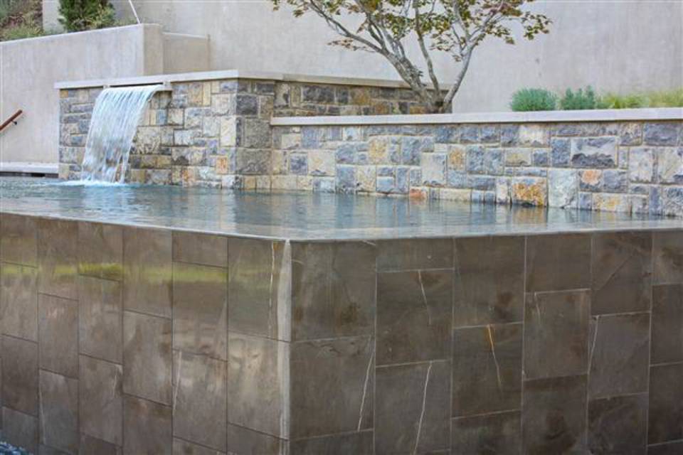 Vanishing Edge pools or a Zero Edge pools are Elegant, Simple, and Romantic while providing an optical illusion of water extending infinitely into the horizon.
